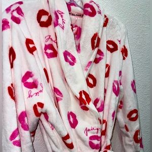 JUICY COUTURE ROBE WITH LIPSTICK DETAILING 💋